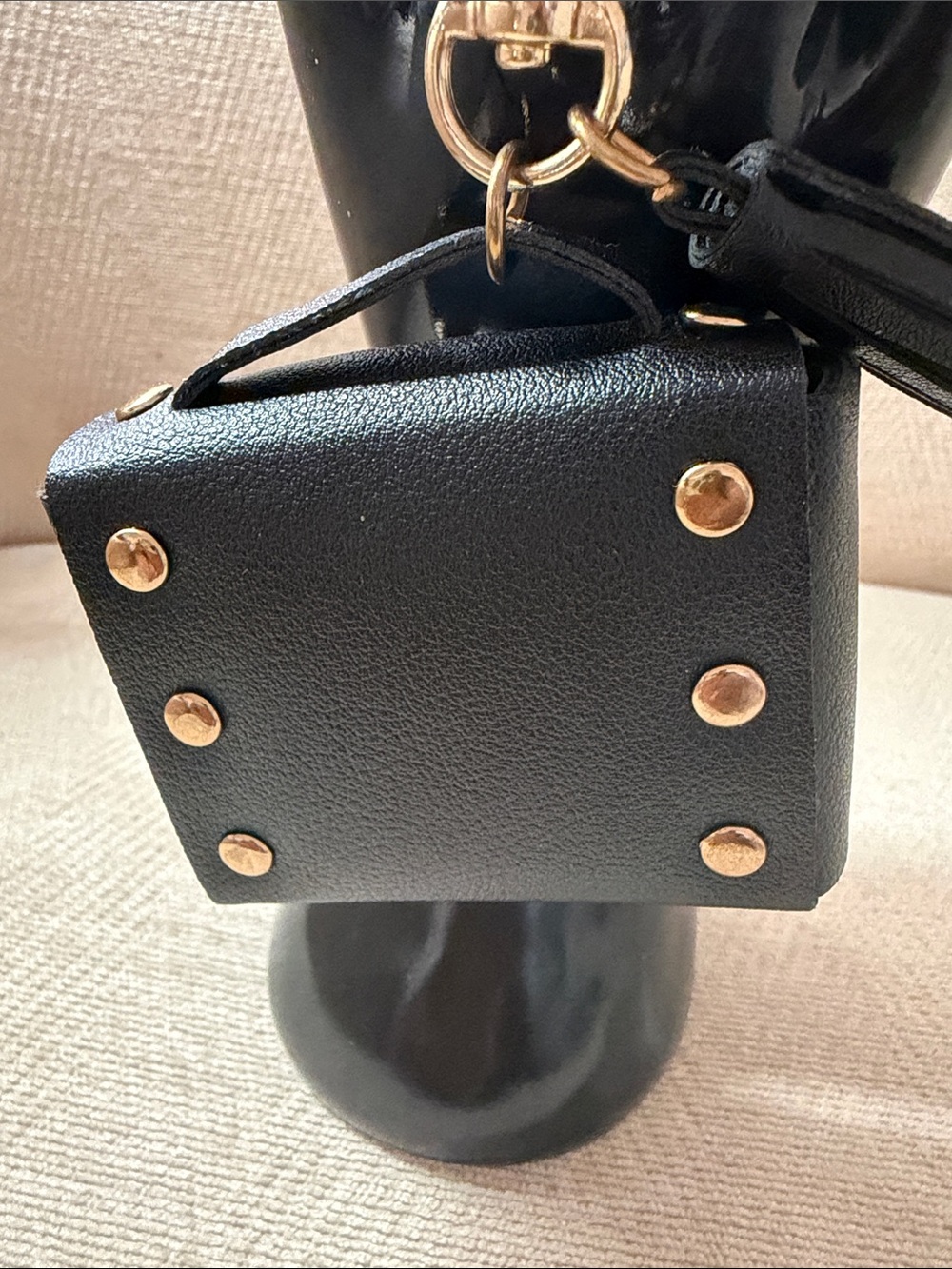Source Unknown Black Mini Bag Charm with Gold Hardware and Pearl Accent - Picture 5 of 6